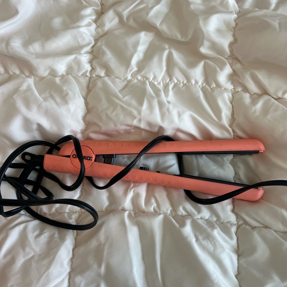 Amika Coral Hair Straightener